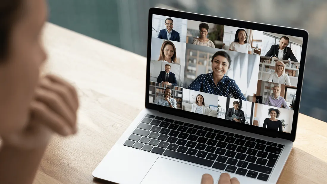Laptop showing a LeskoHelp daily live Zoom call with members and experts